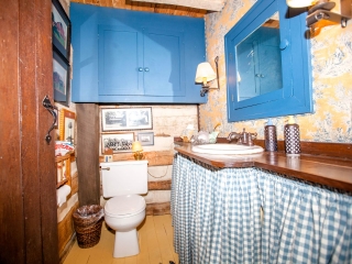 Main-Floor-Half-Bath